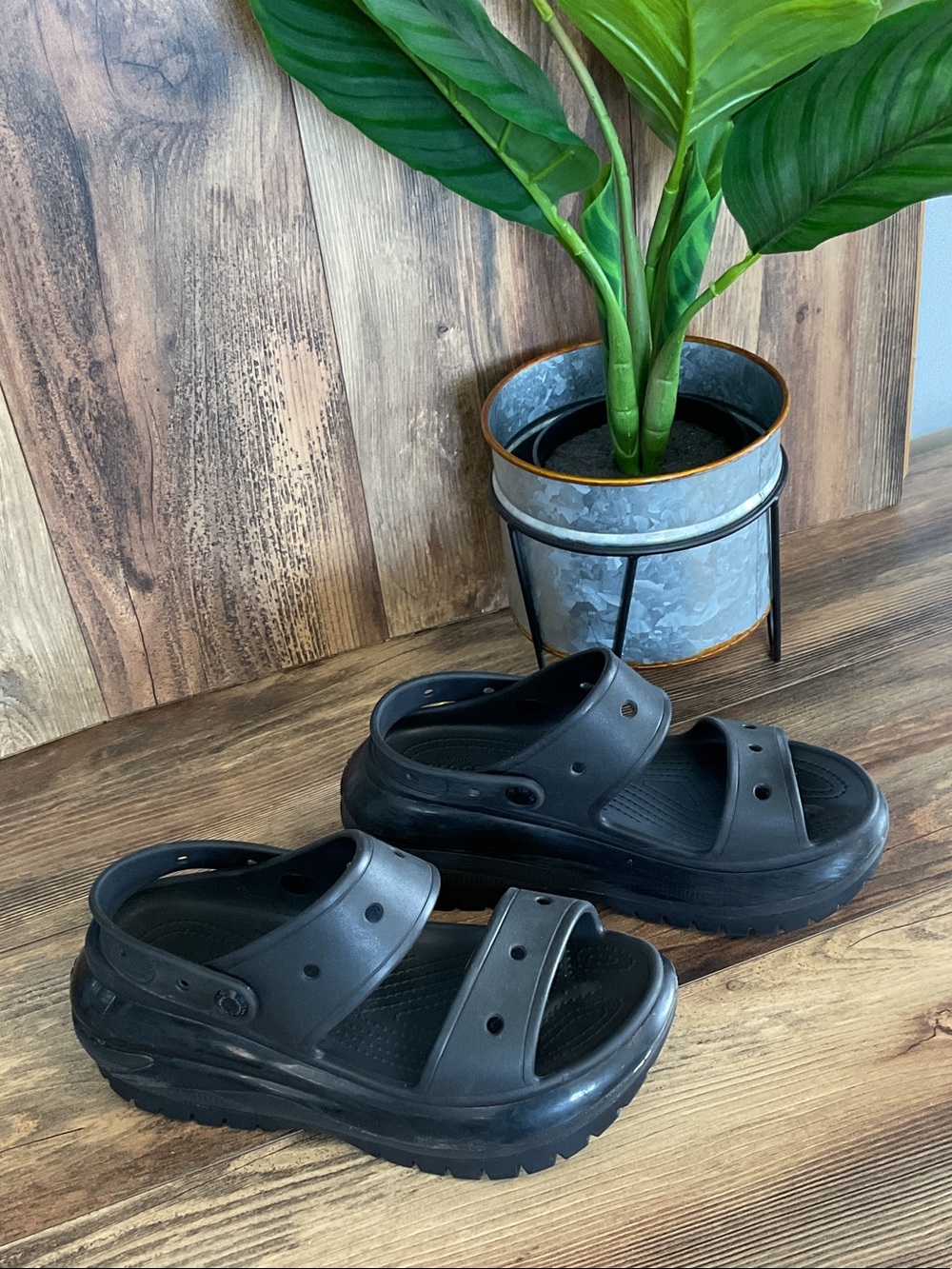 CROCS Classic Mega Crush Chunky Platform Lug Sole Sandals M8 W10 311B